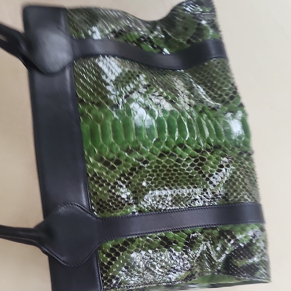 Judith Leiber Green and Black purse Genuine Python - Picture 5 of 15